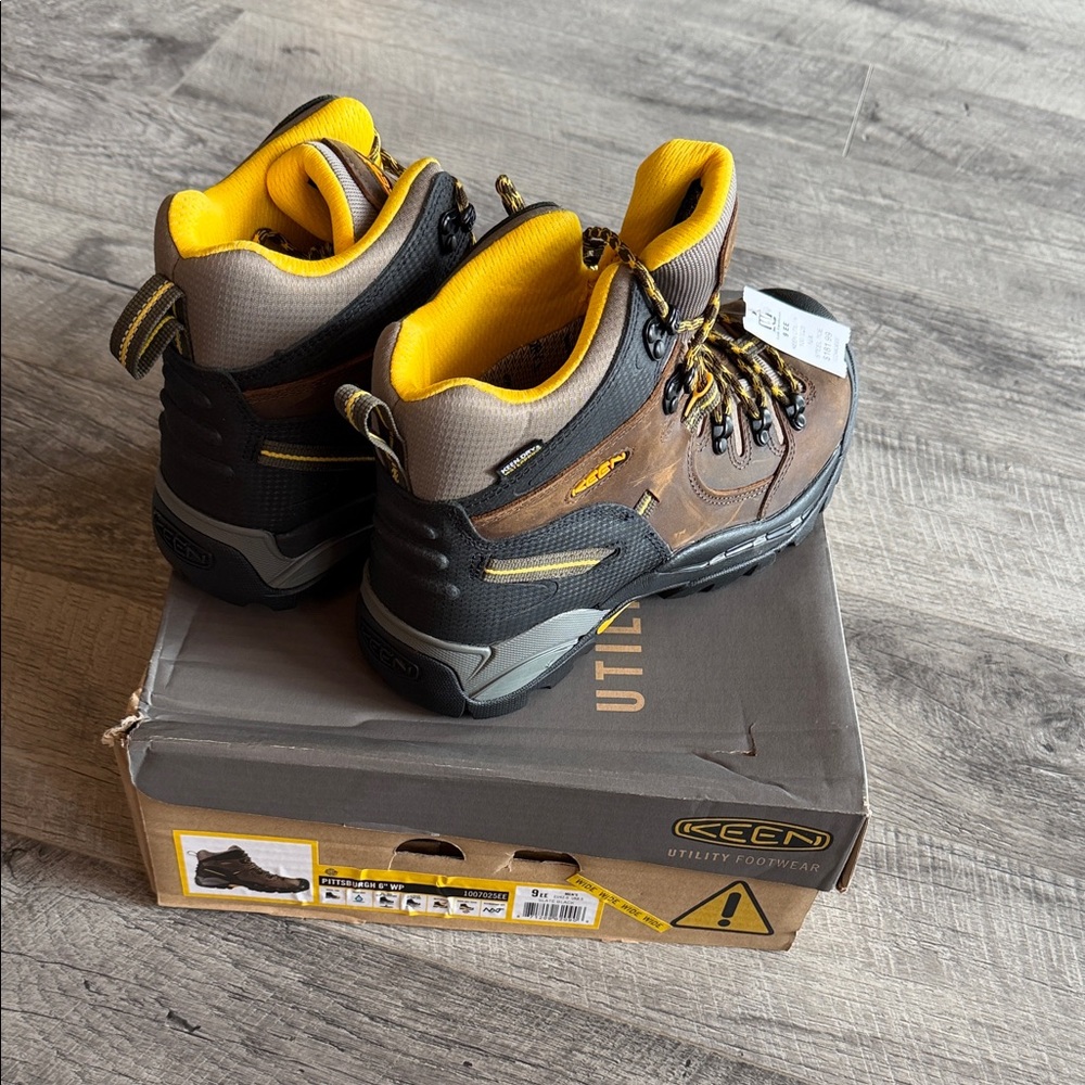 NWT KEEN Men's Brown and Yellow Utility Boots